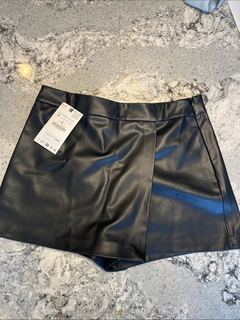 NWT Zara Black Faux Leather Asymmetric Wrap Skort Size M